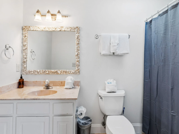 Luxurious 8 Bedroom Coastal Retreat in Destin - Perfect for Groups